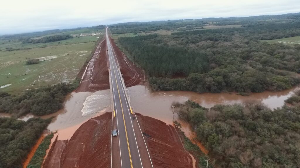Pavimentación RP2 entre Azara y RP10
