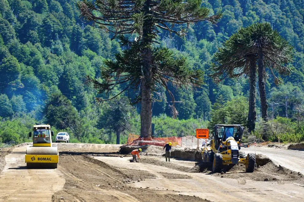 Avanza pavimentación del acceso a Moquehue por RP11